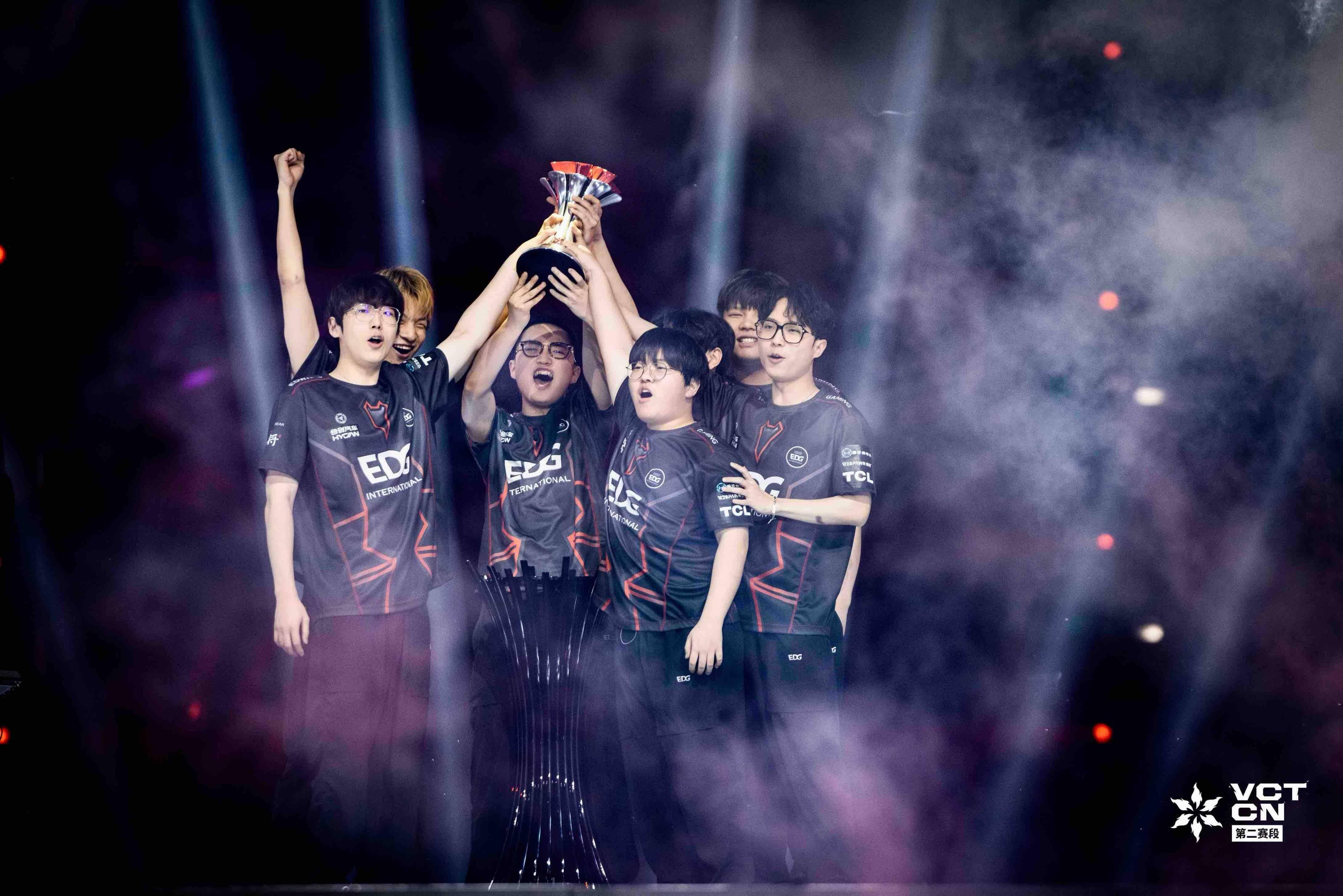 体育盛宴-蒂姆重要时刻重返赛场,FPX带队取胜!-体育盛宴