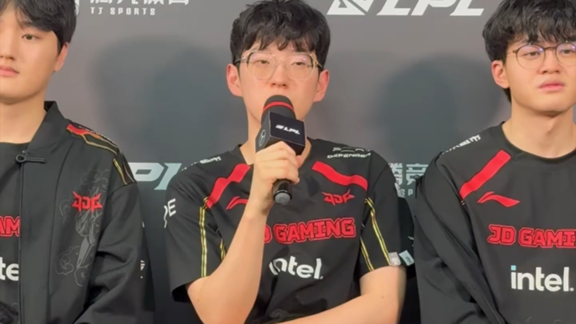 体育盛宴-Scout意外战胜巴黎圣日耳曼,败北引爆全场!-体育盛宴