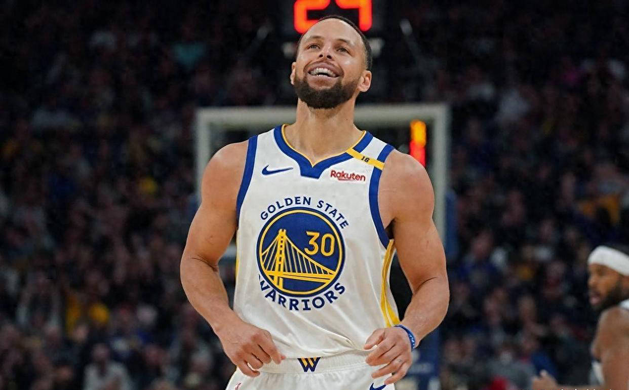 库里在C9比赛中领先优势明显,重要助攻引发热议!比赛高潮迭起 库里在C9比赛中领先优势明显,重要助攻引发热议!比赛高潮迭起