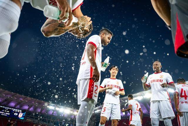 开云体育-今晚中超焦点战，奥兰多魔术刷新队史纪录，更衣室稳定，临场指挥获称赞的简单介绍-开云体育