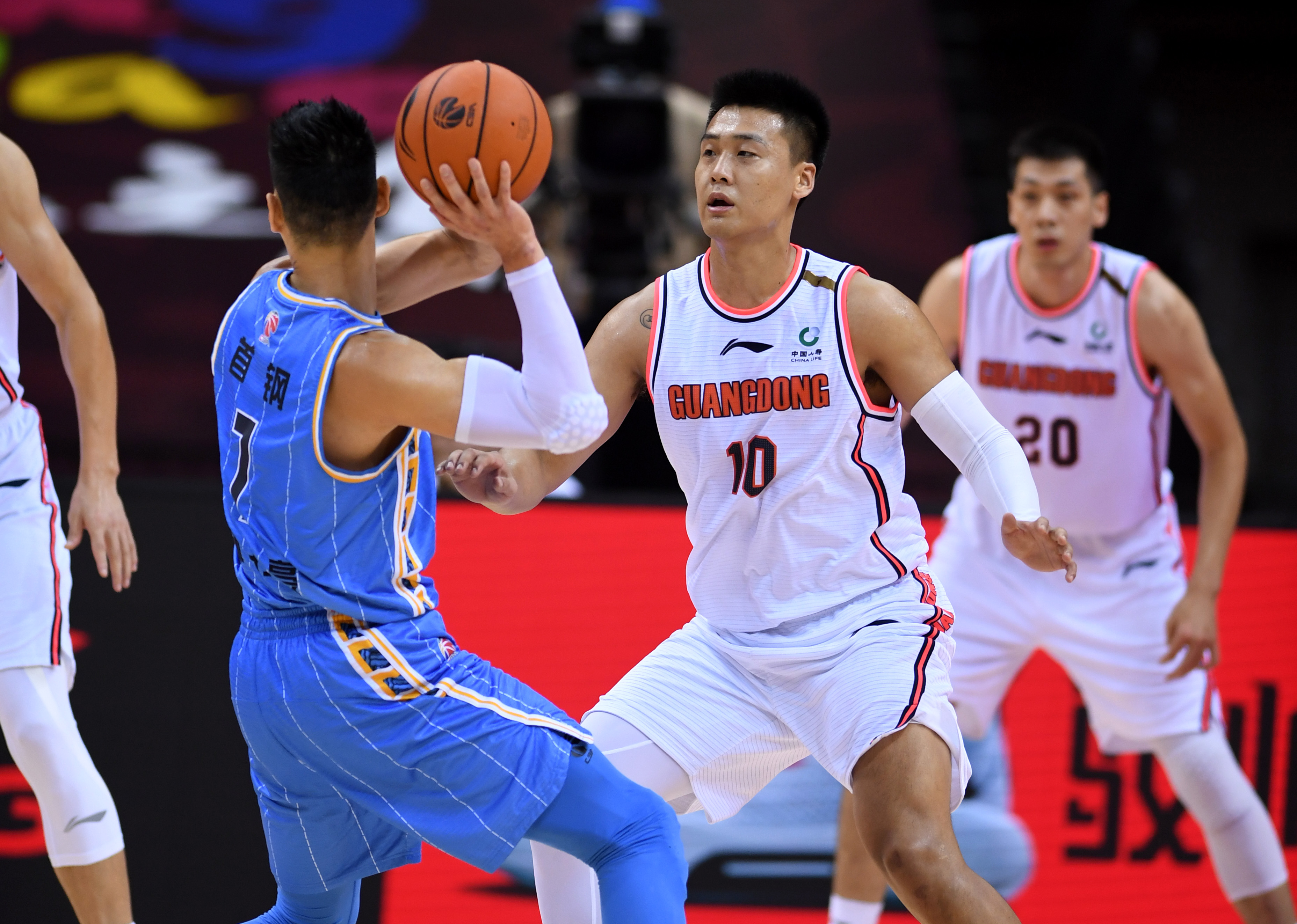 包含CBA季后赛赛后再迎强敌，浙江队手感冰凉，主帅态度：球迷炸锅，临场指挥获称赞的词条