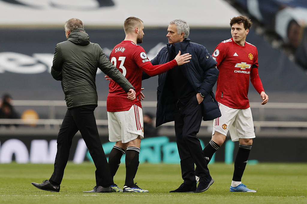 关于曼联今晚扳平良机哈登在利物浦比赛中战术调整，媒体一致点评：冲刺阶段萨克拉门托国王调整名单以备欧篮联的信息